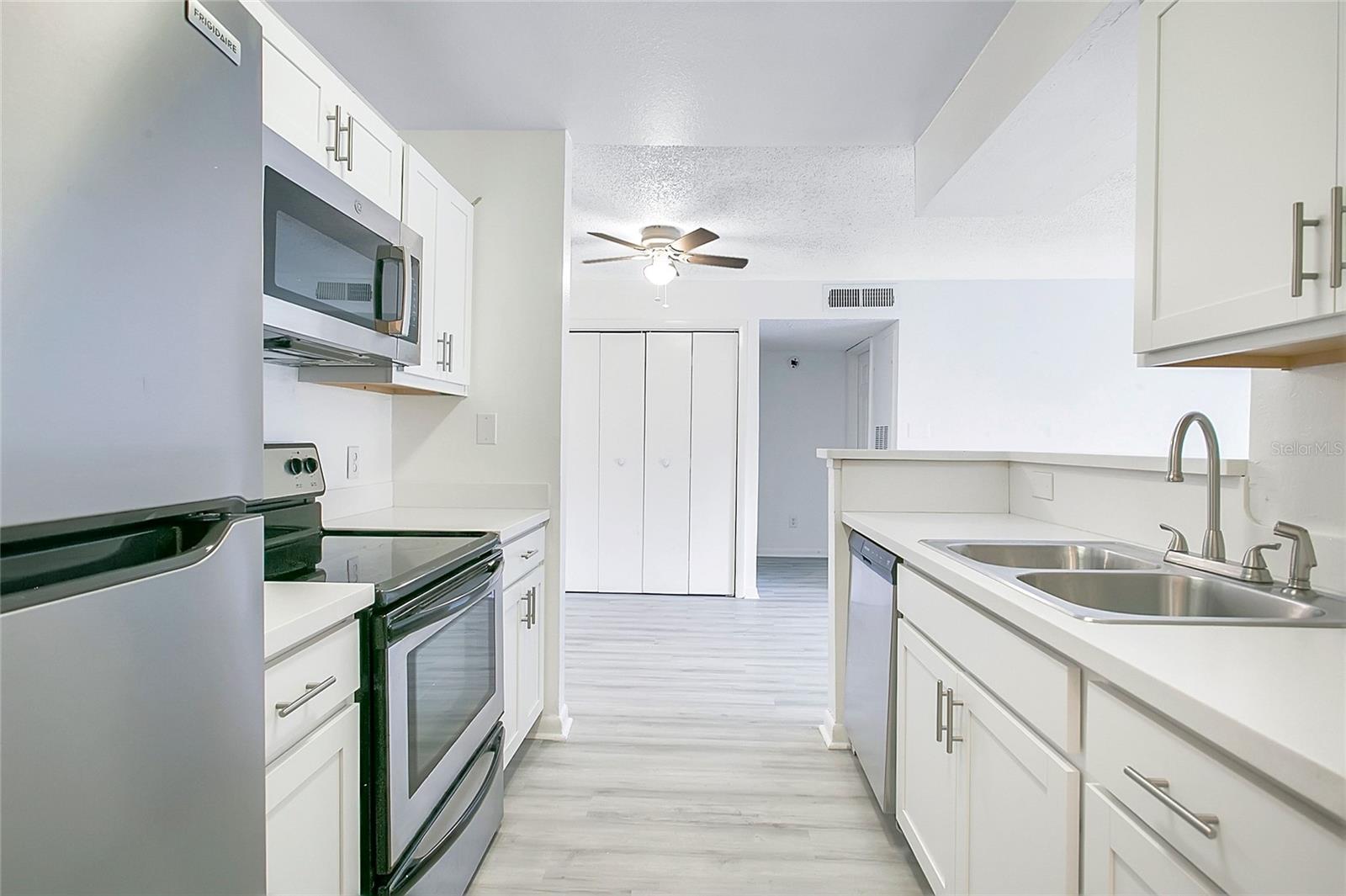 Image 9 of 31 For 5540 Devonbriar Way 104