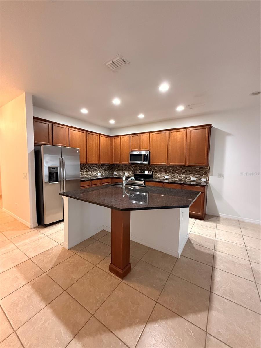 Image 6 of 22 For 11456 Center Lake Drive