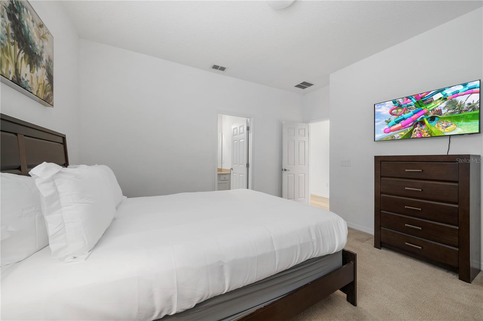 Image 19 of 93 For 7009 Oakwood Street