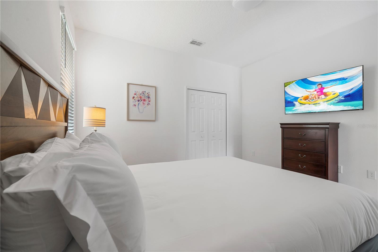 Image 23 of 93 For 7009 Oakwood Street