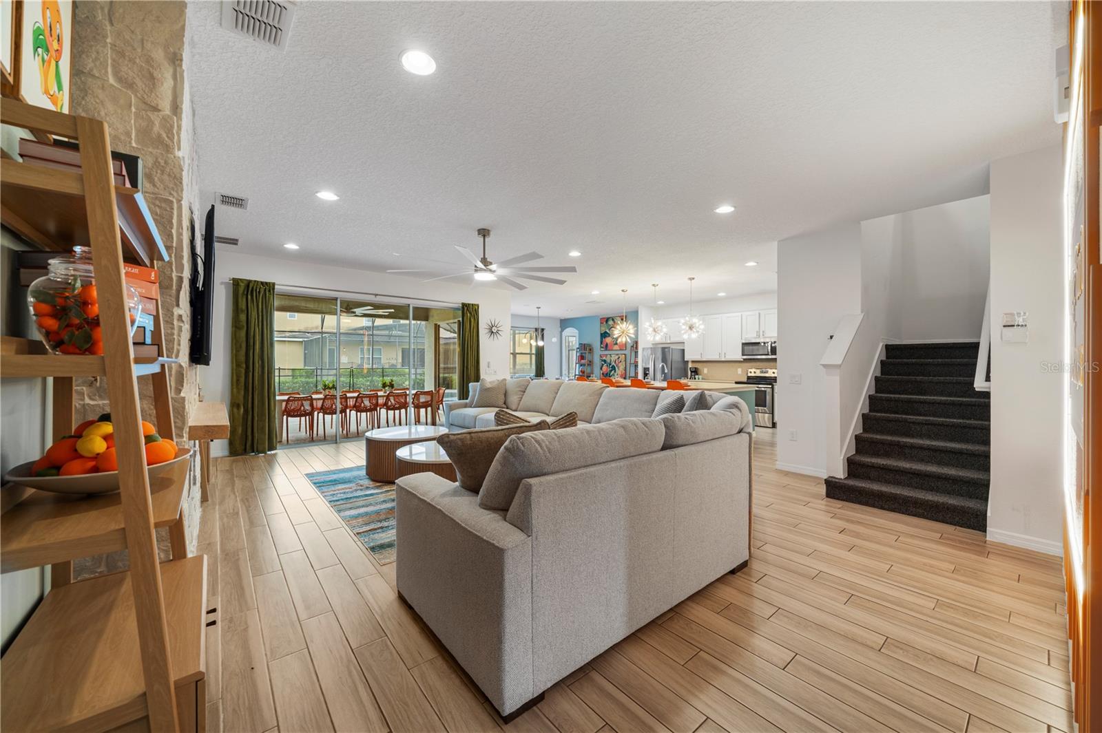 Image 3 of 93 For 7009 Oakwood Street