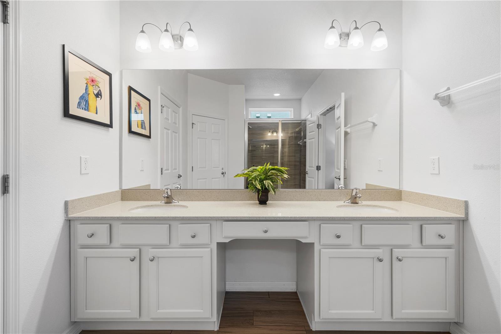 Image 32 of 93 For 7009 Oakwood Street