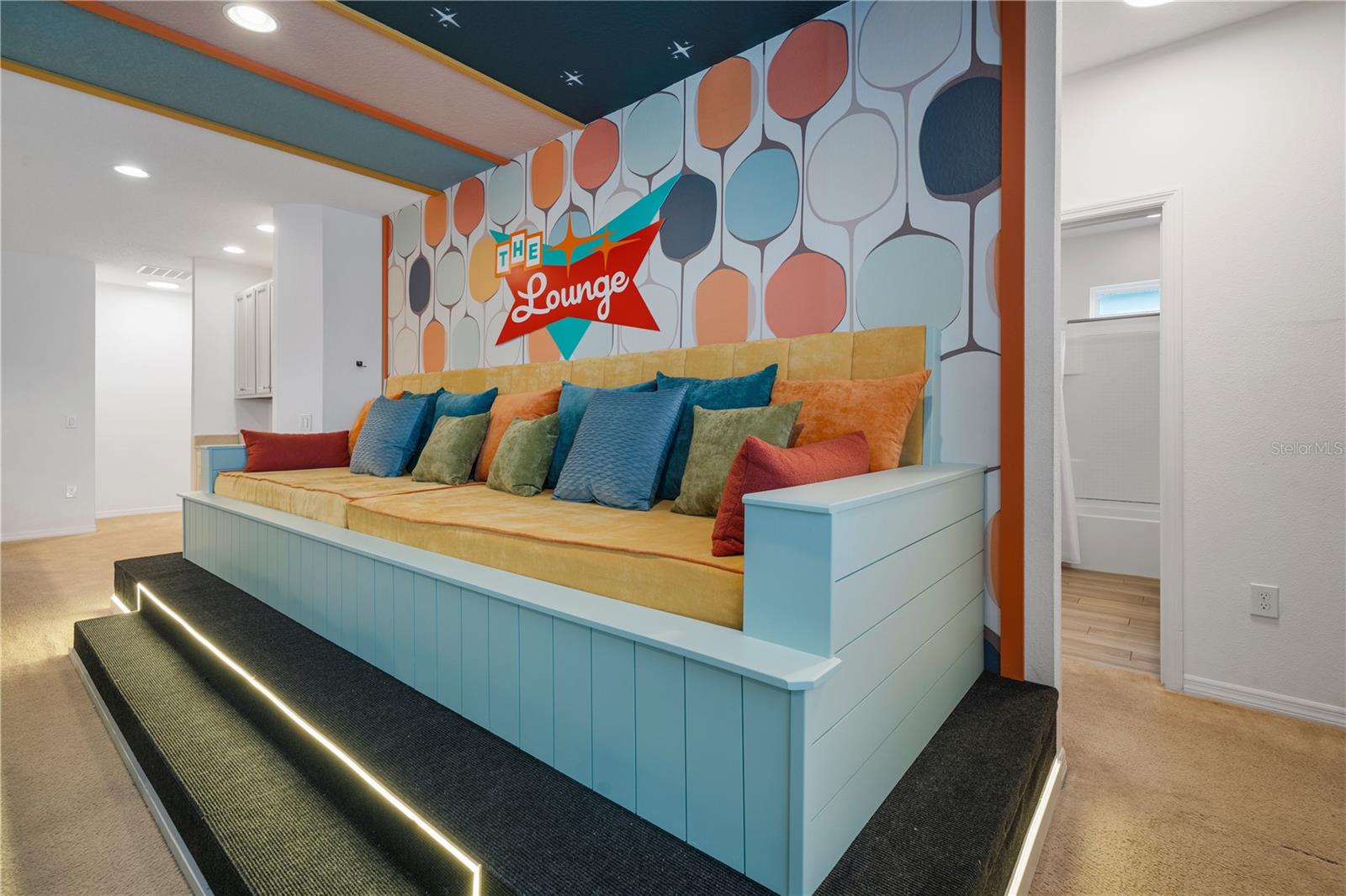 Image 37 of 93 For 7009 Oakwood Street