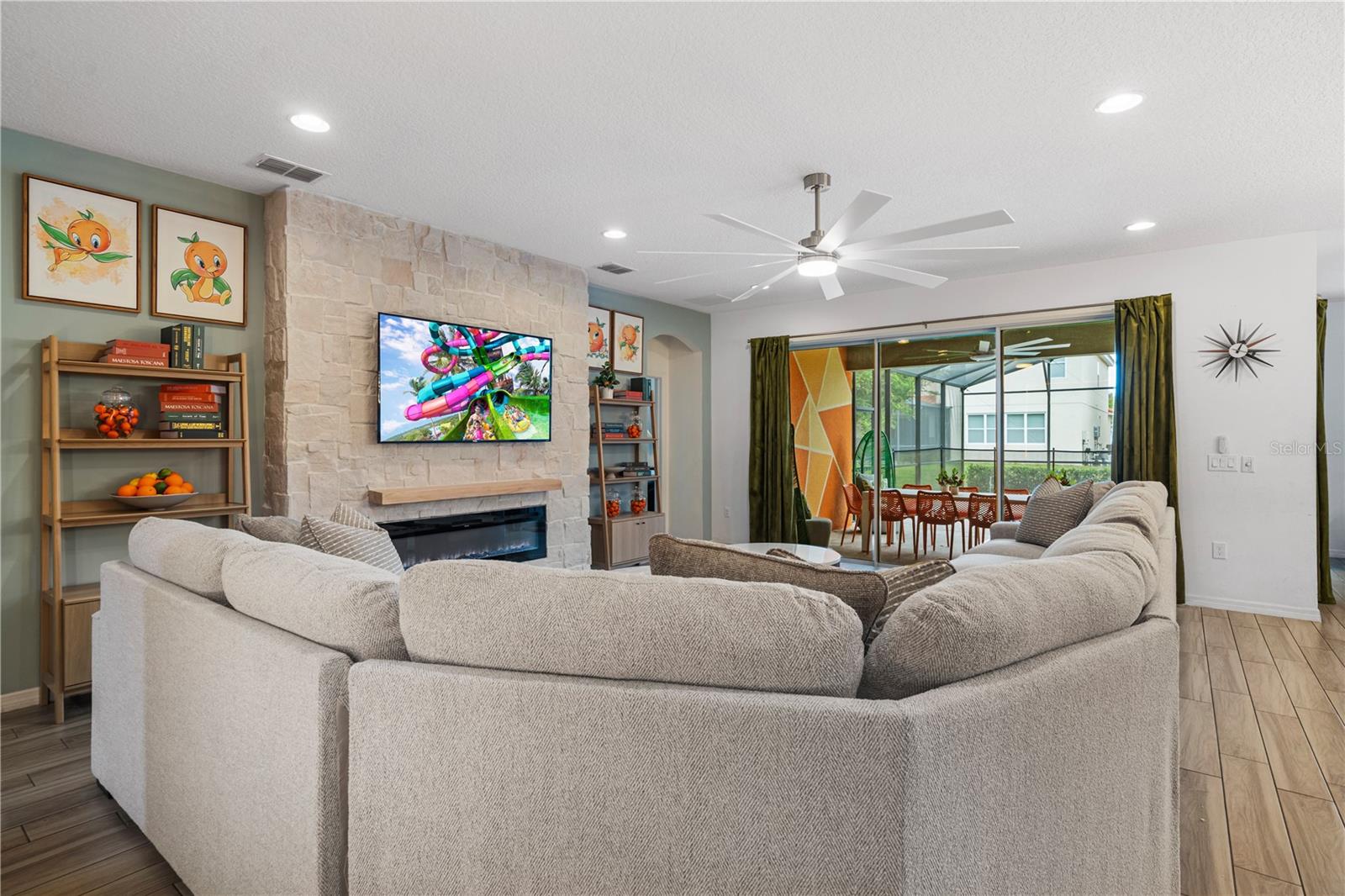 Image 4 of 93 For 7009 Oakwood Street