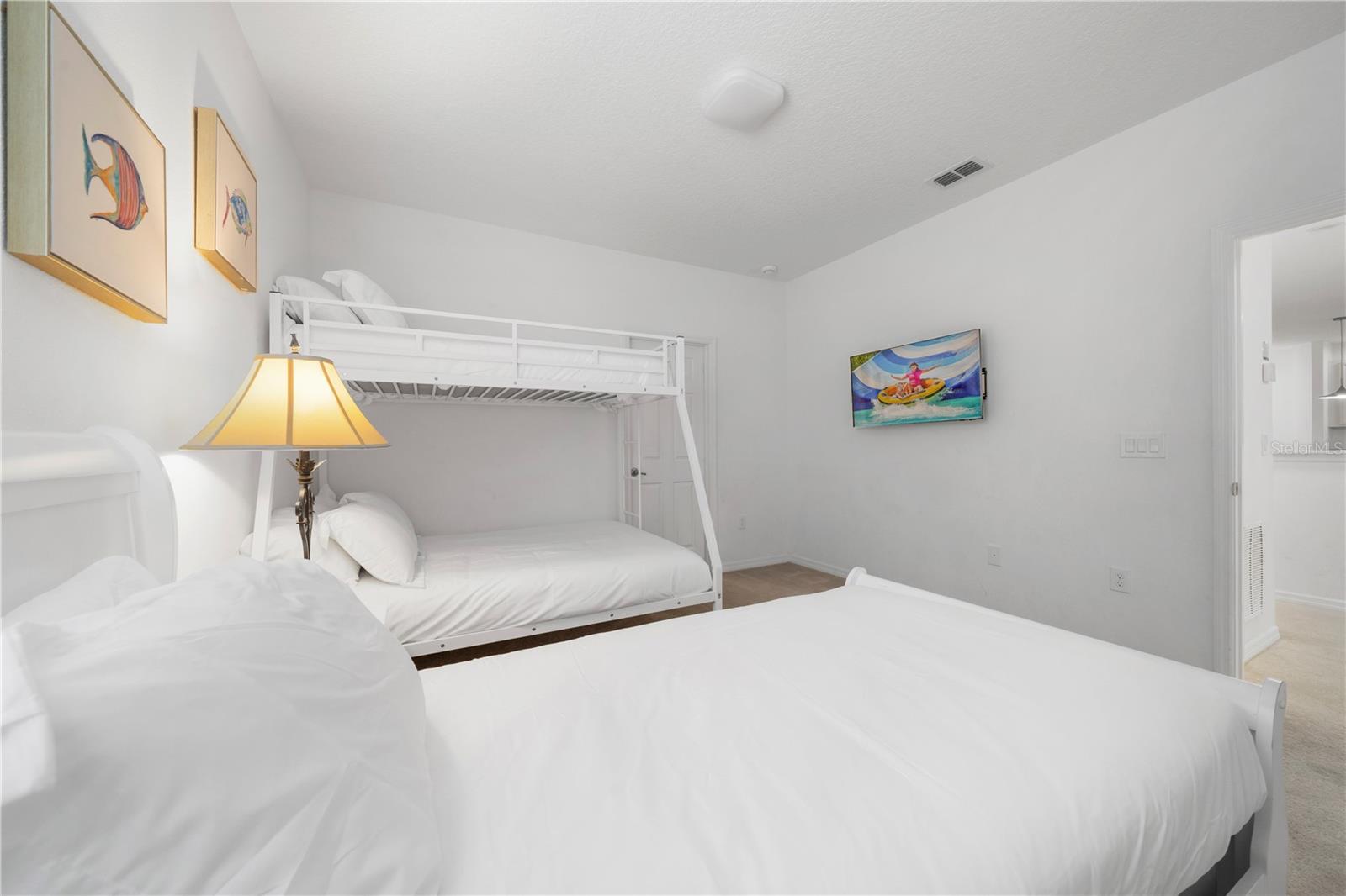 Image 42 of 93 For 7009 Oakwood Street