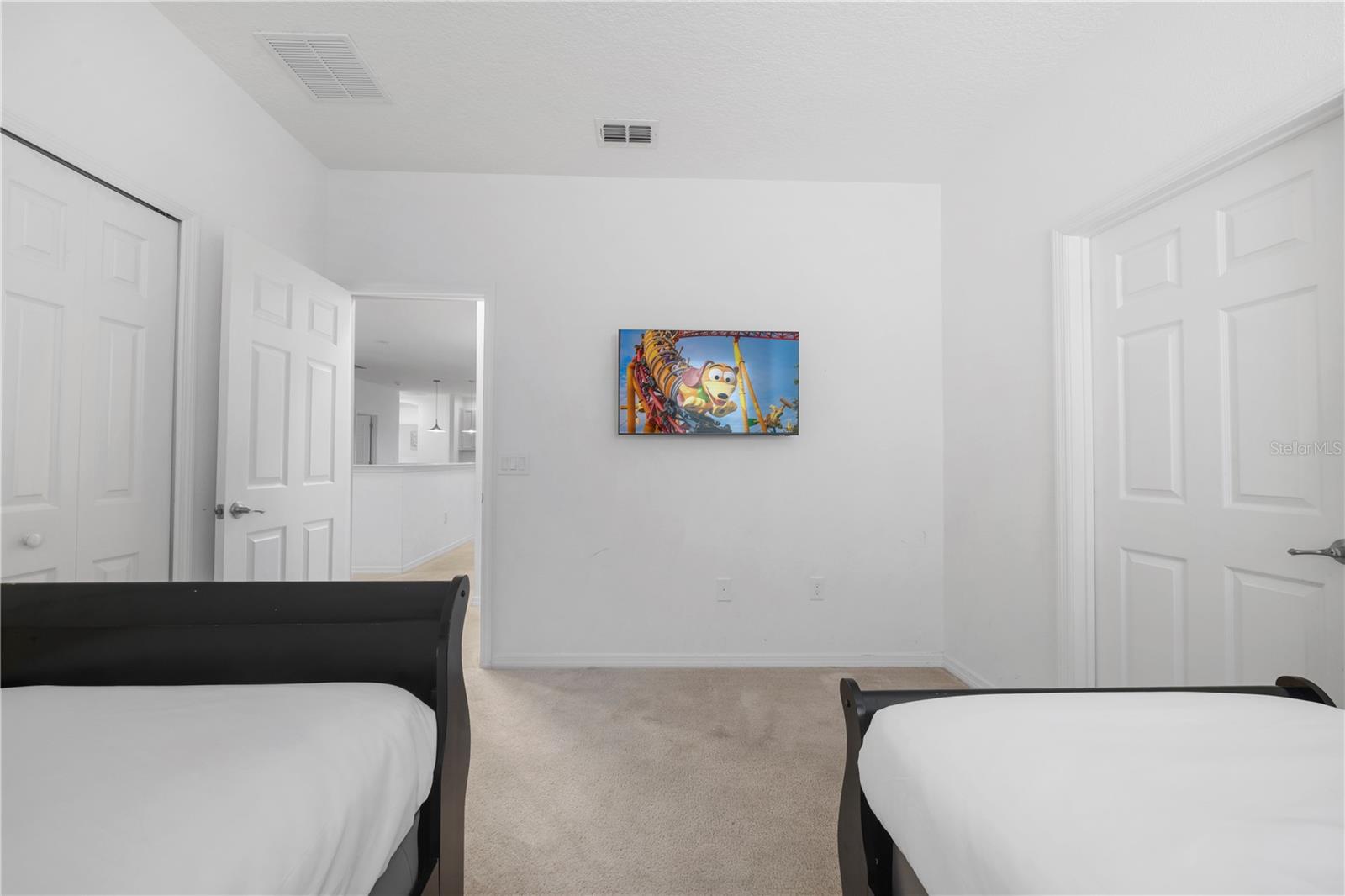 Image 45 of 93 For 7009 Oakwood Street