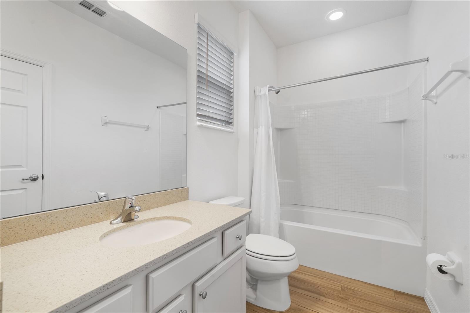 Image 47 of 93 For 7009 Oakwood Street