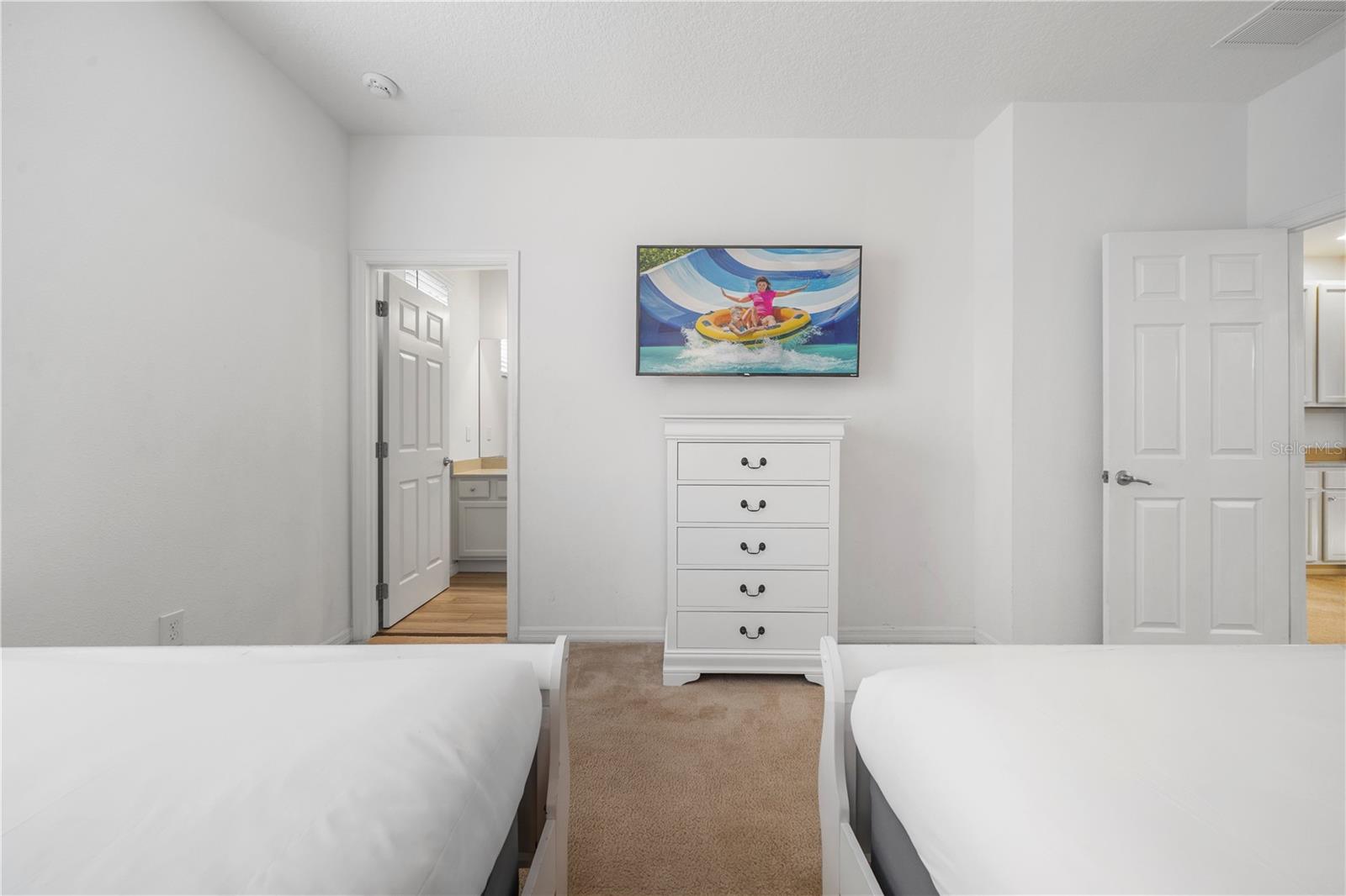 Image 56 of 93 For 7009 Oakwood Street