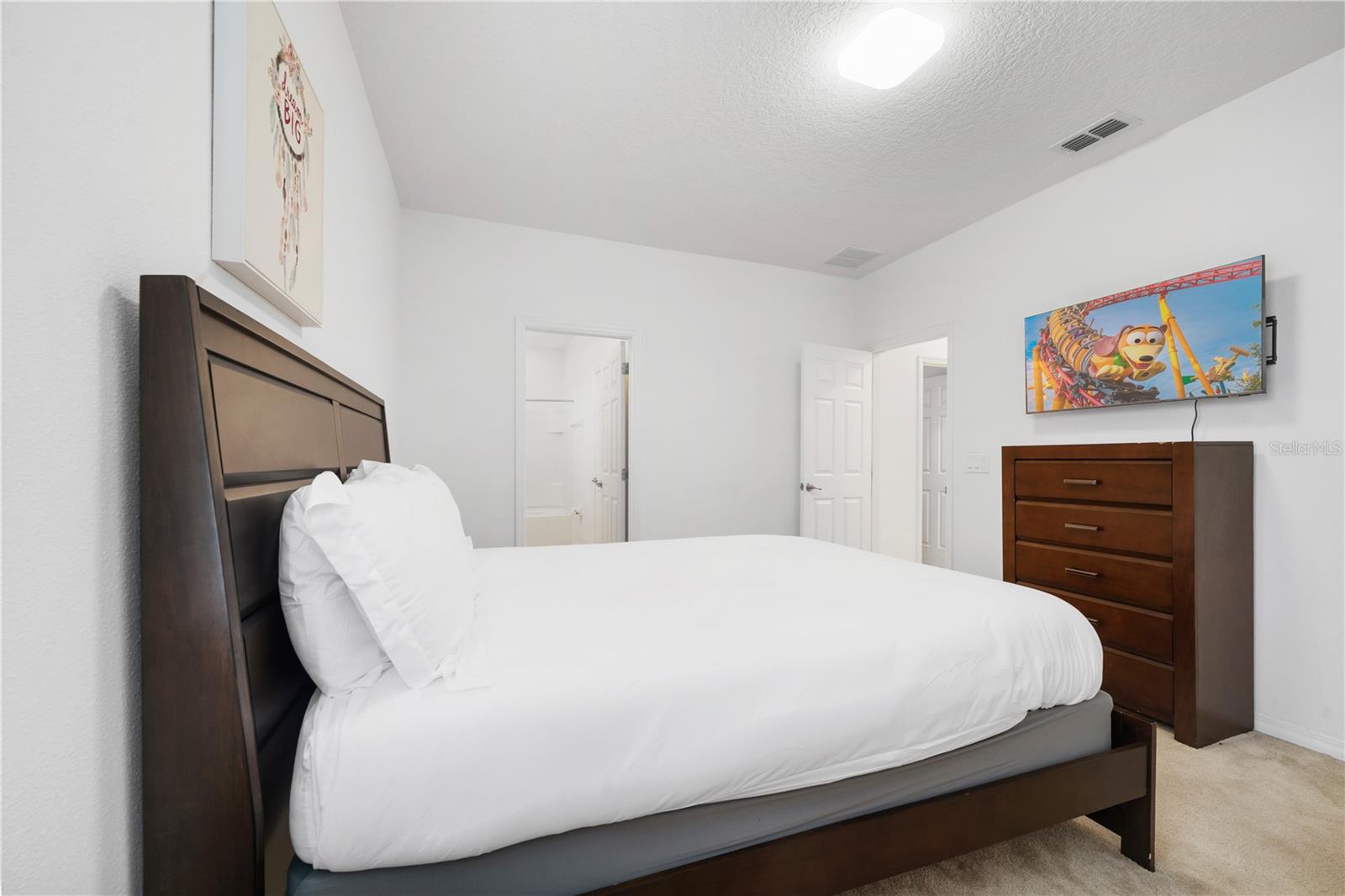 Image 57 of 93 For 7009 Oakwood Street