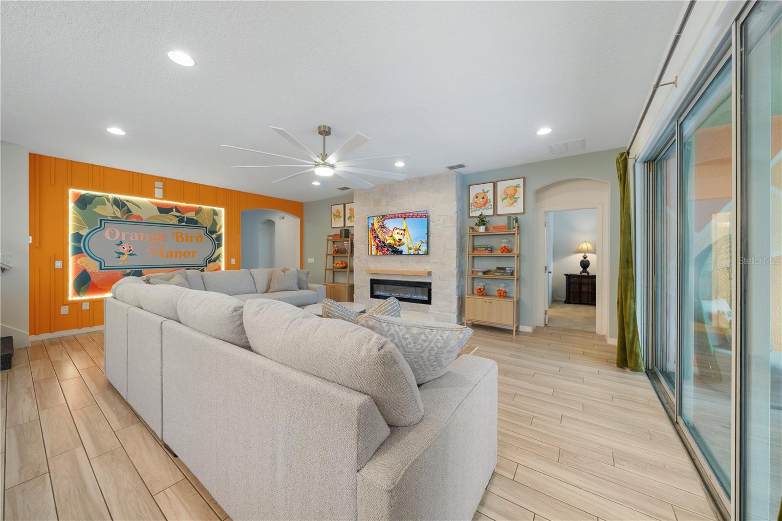 Image 6 of 93 For 7009 Oakwood Street