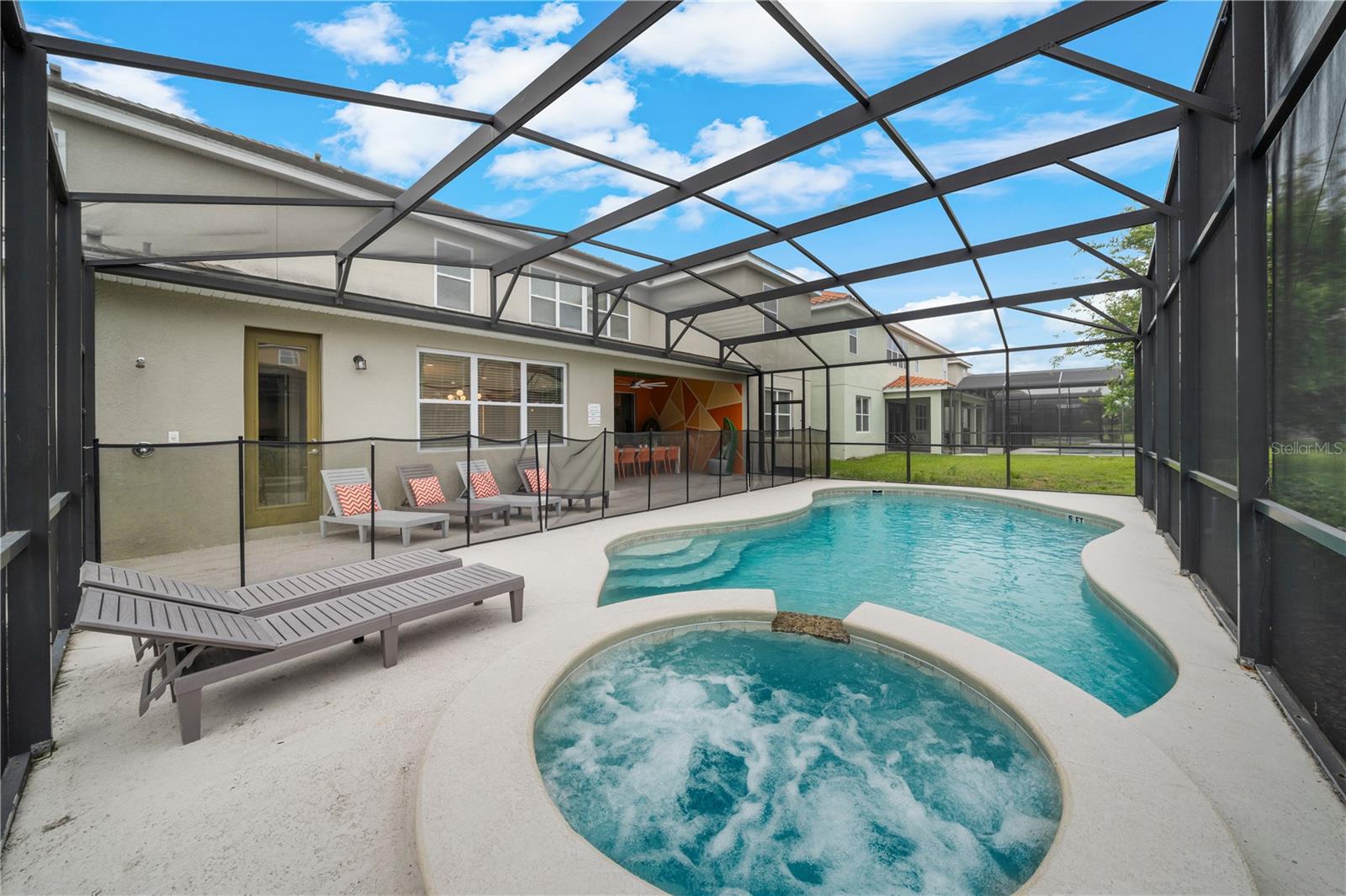 Image 61 of 93 For 7009 Oakwood Street