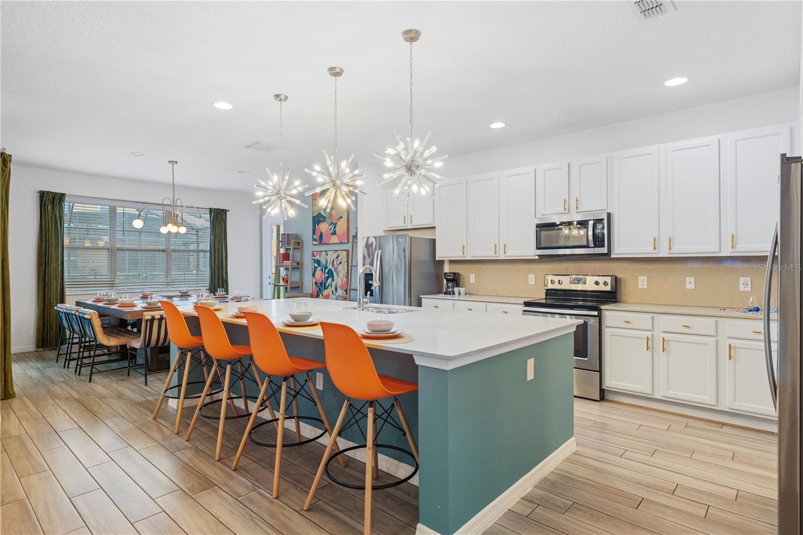 Image 7 of 93 For 7009 Oakwood Street