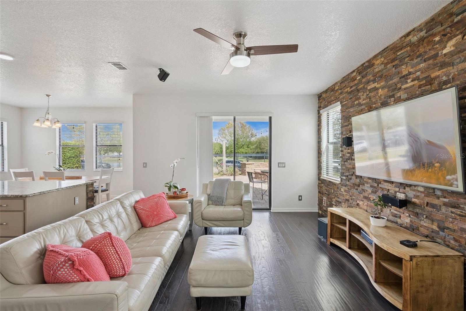 Image 11 of 57 For 1996 Leather Fern Drive