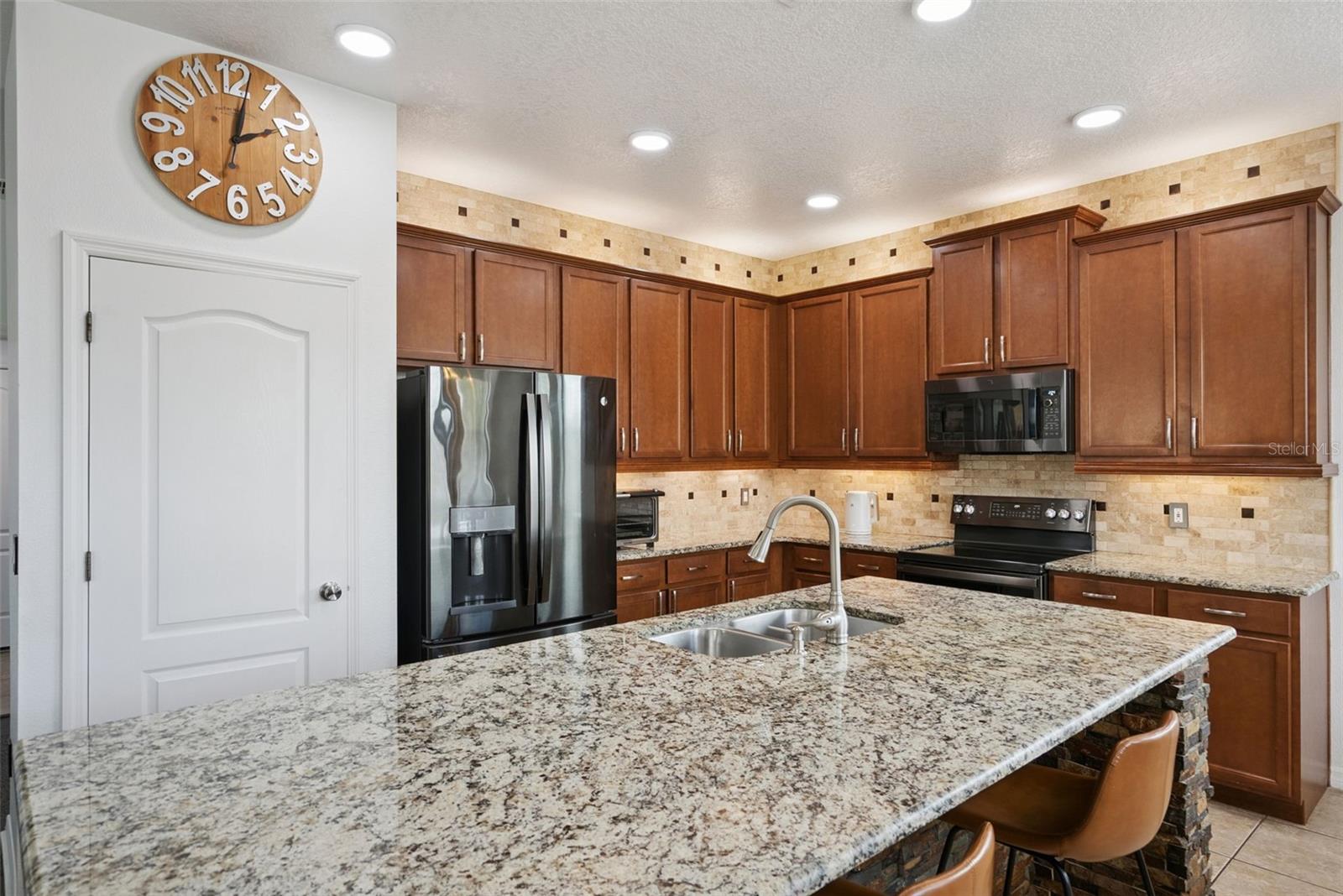 Image 18 of 57 For 1996 Leather Fern Drive