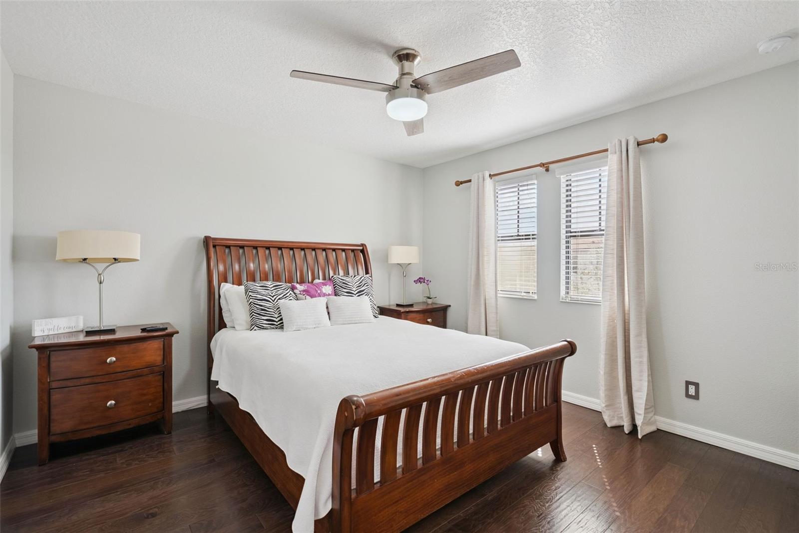 Image 19 of 57 For 1996 Leather Fern Drive