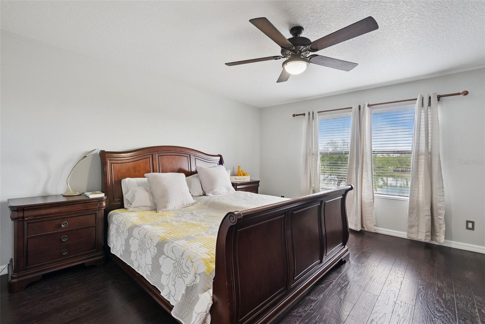 Image 20 of 57 For 1996 Leather Fern Drive