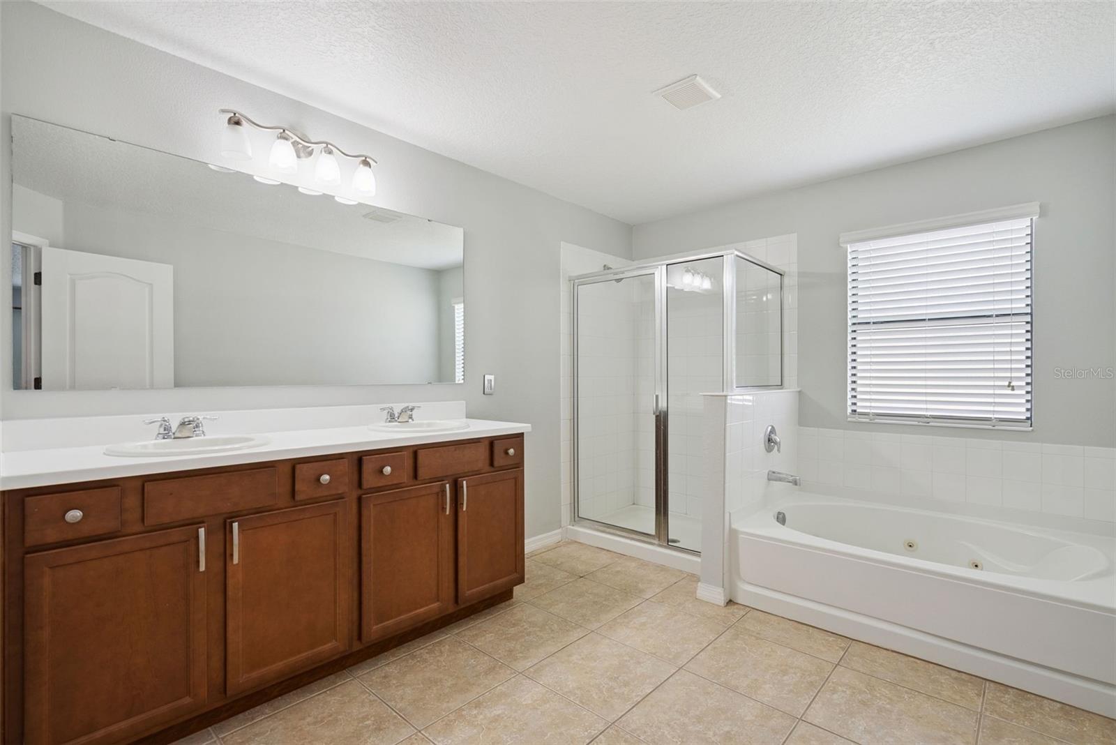 Image 24 of 57 For 1996 Leather Fern Drive