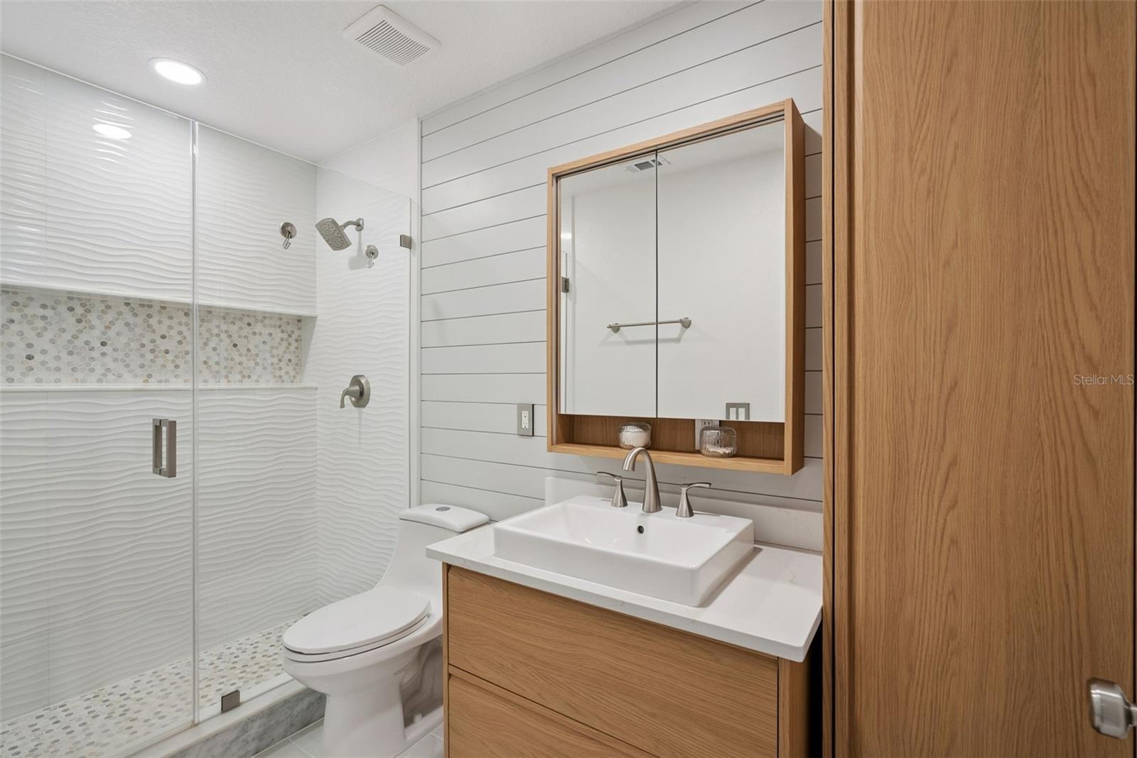 Image 25 of 57 For 1996 Leather Fern Drive