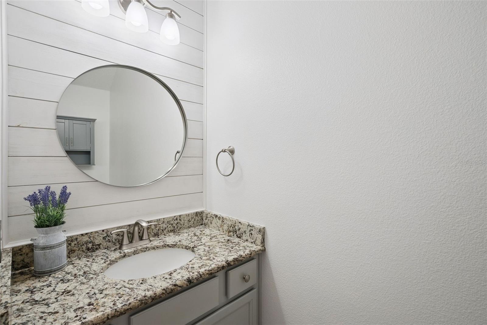 Image 26 of 57 For 1996 Leather Fern Drive