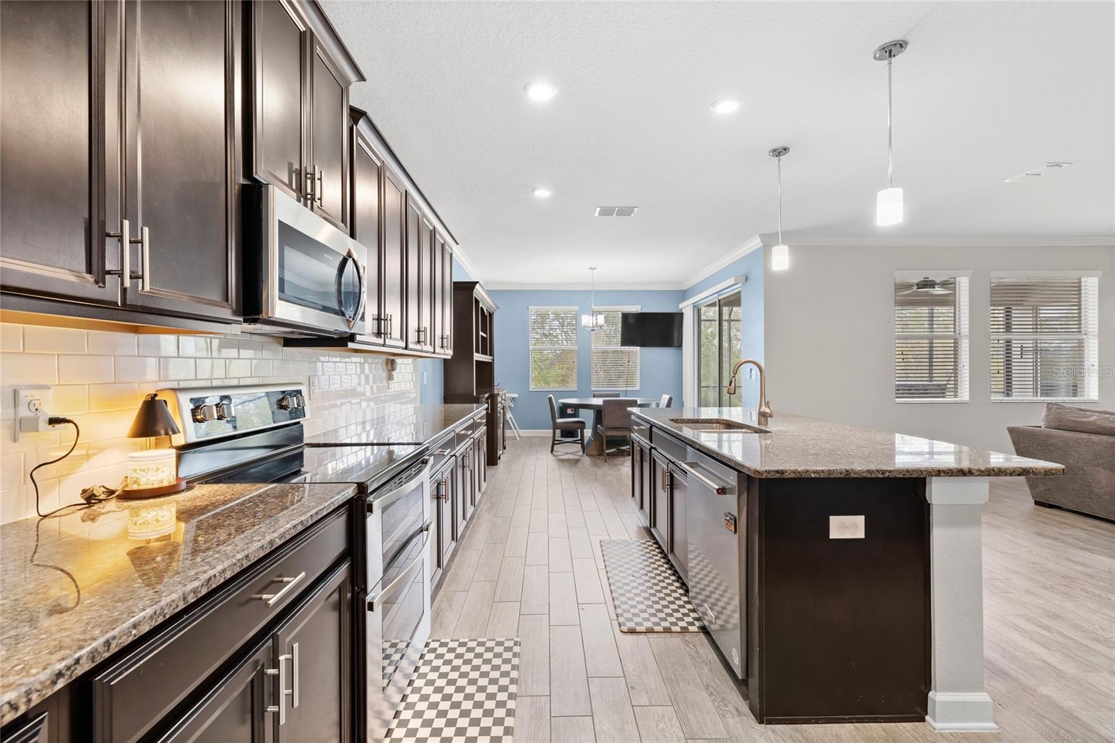 Image 7 of 61 For 5870 Alenlon Way