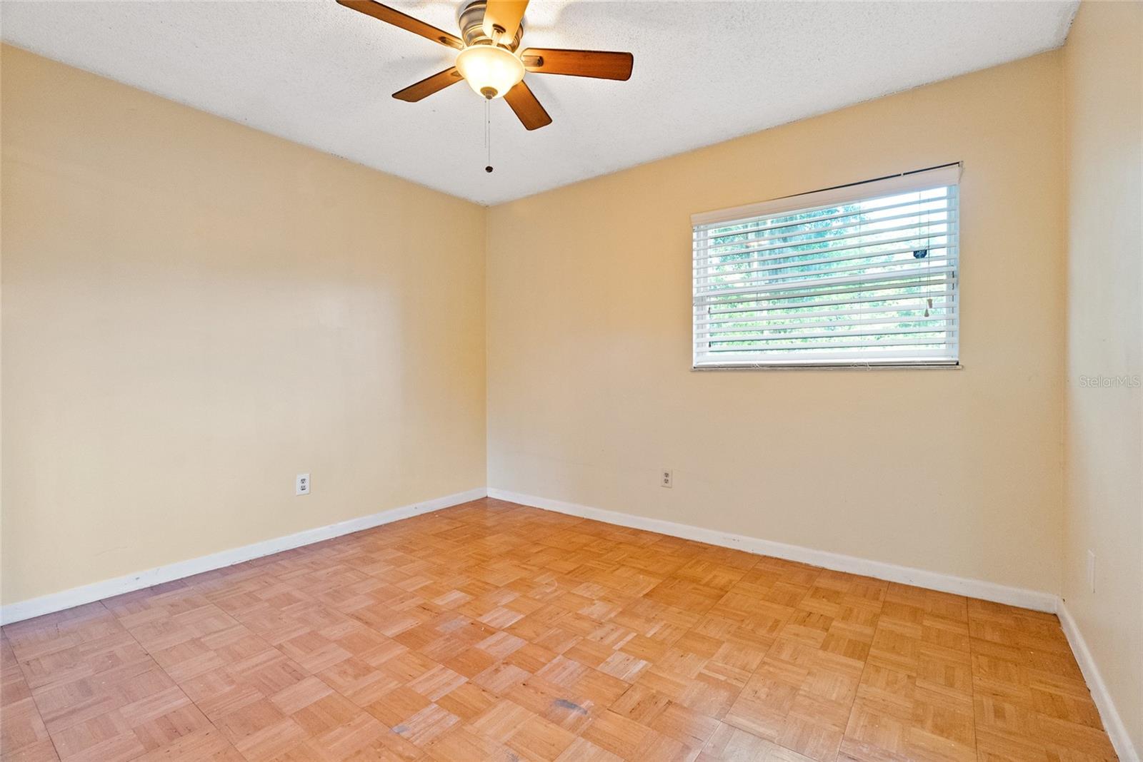 Image 19 of 30 For 147 Sandalwood Way