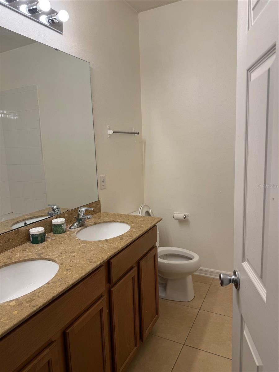 Image 2 of 8 For 417 Glastonbury Drive