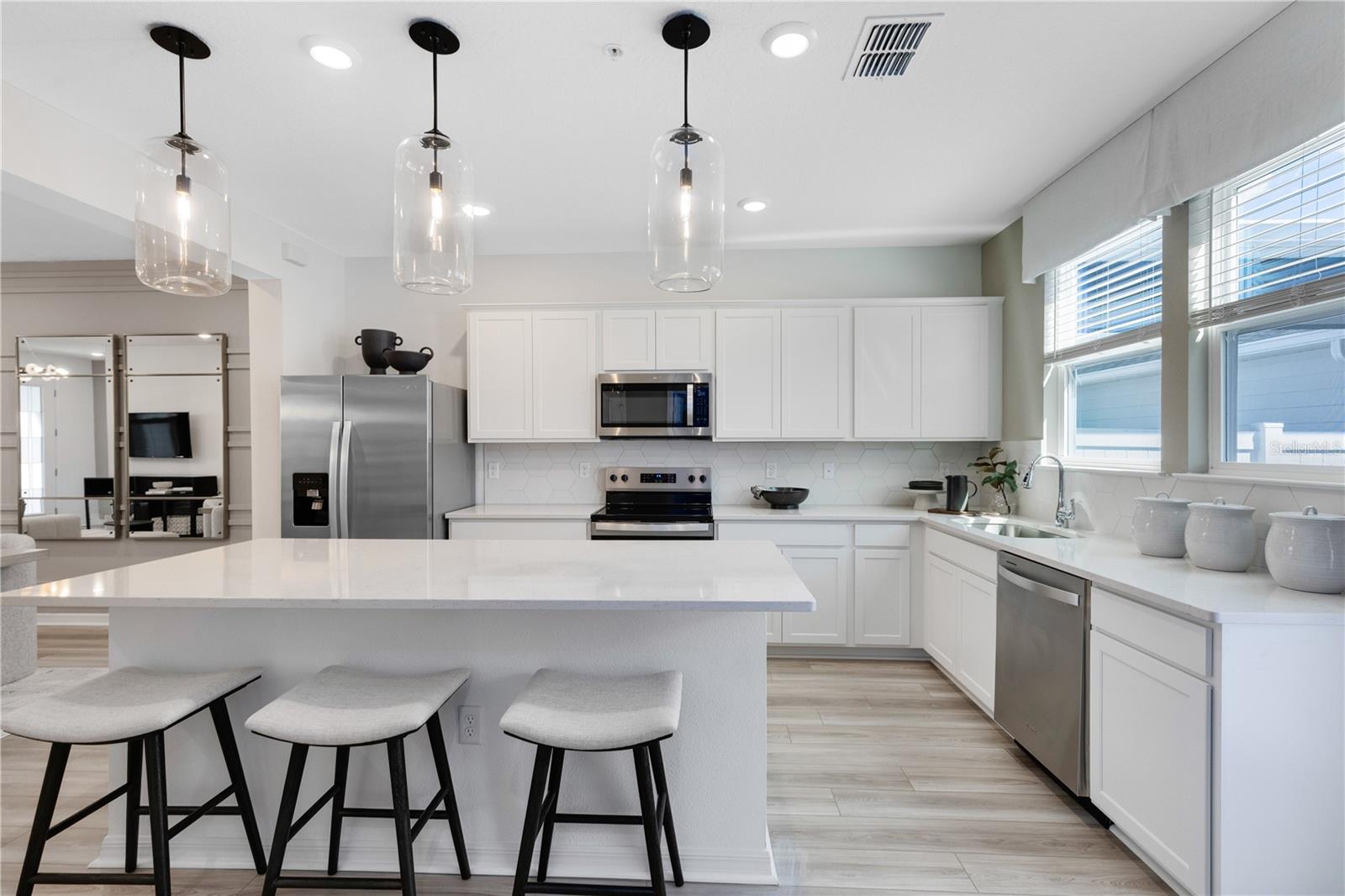 Image 6 of 31 For 10136 Hadley Street