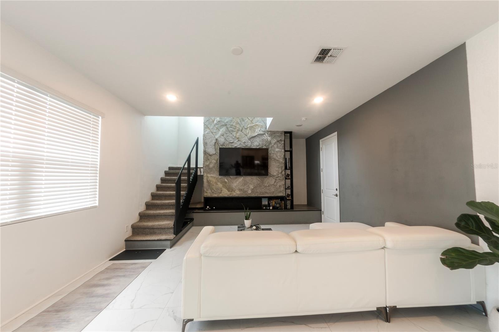 Image 14 of 38 For 1054 Heirloom Drive