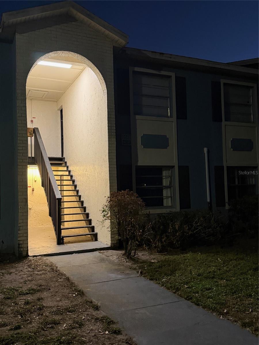 Image 2 of 8 For 2549 Alafaya Trail 96