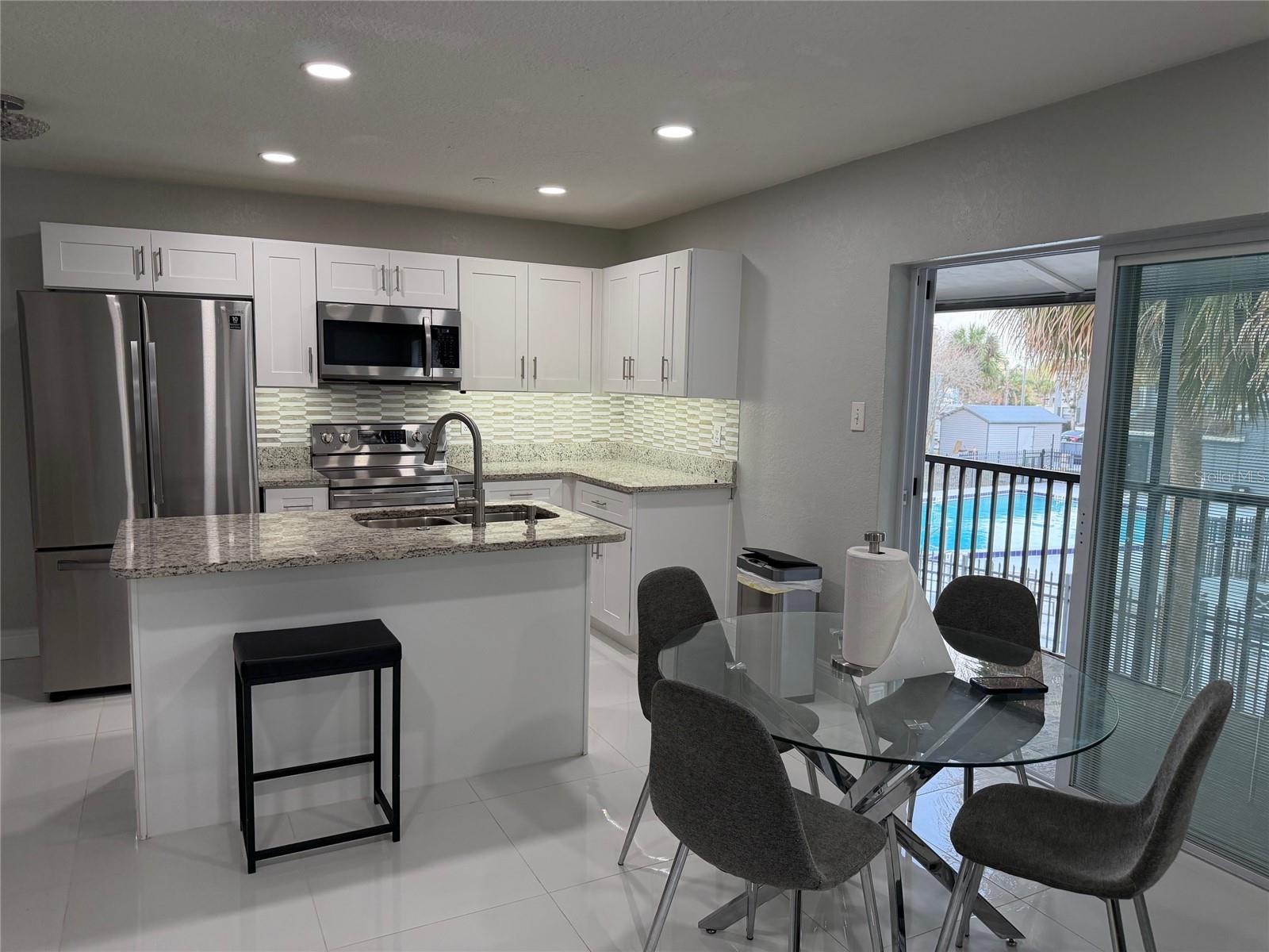 Image 3 of 8 For 2549 Alafaya Trail 96