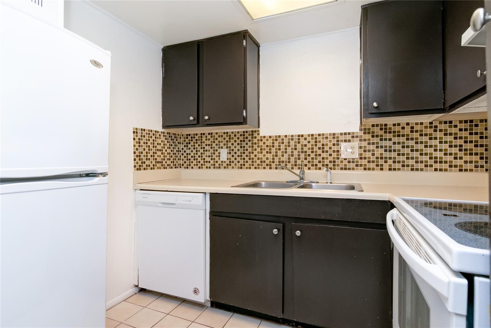 Image 6 of 17 For 944 Lake Destiny Road F