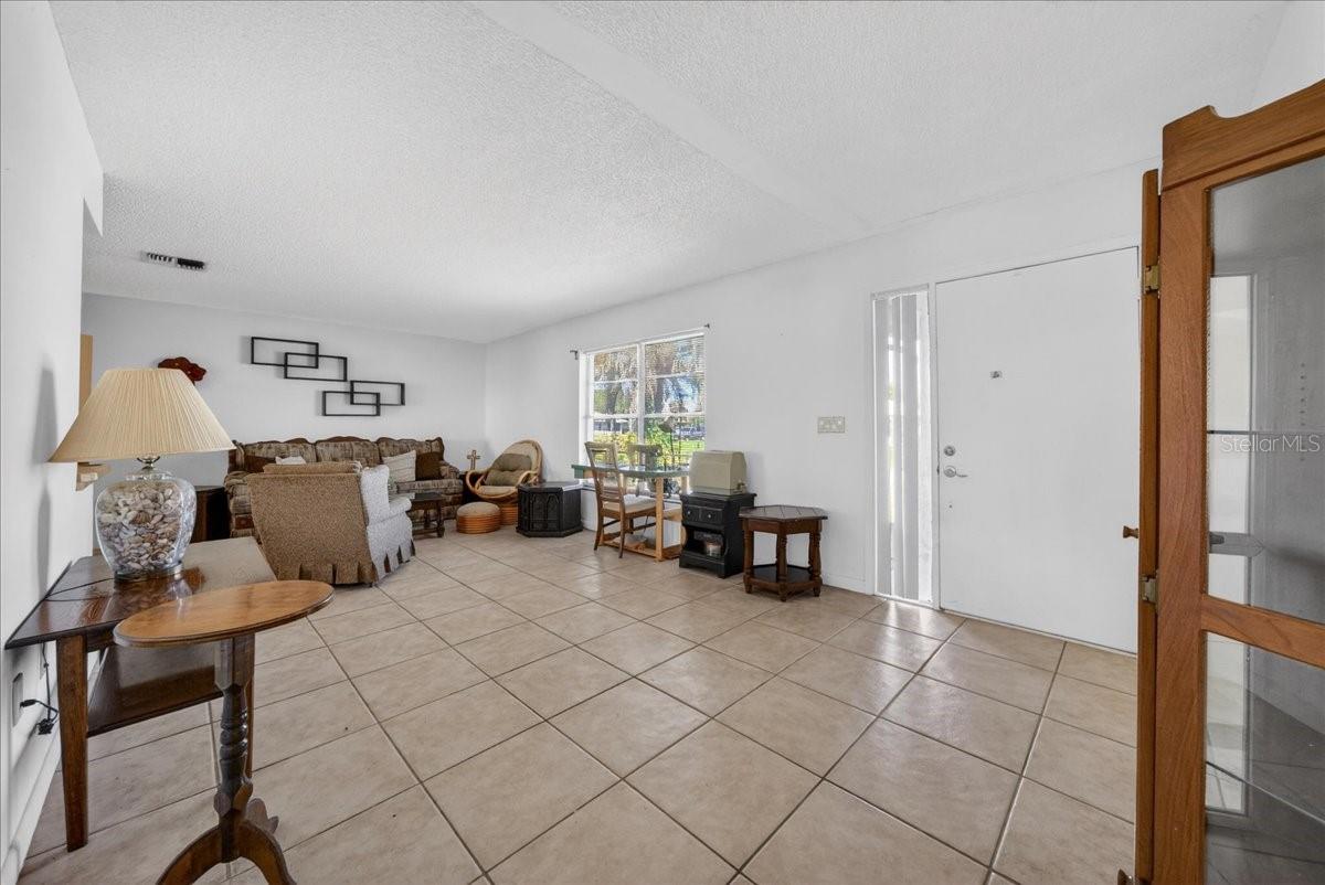 Image 13 of 39 For 189 Autumn Avenue