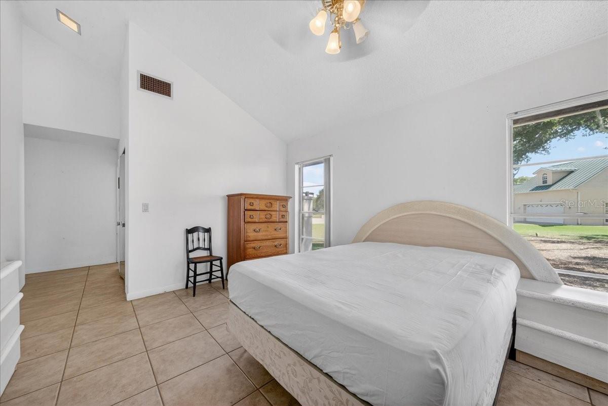 Image 25 of 39 For 189 Autumn Avenue