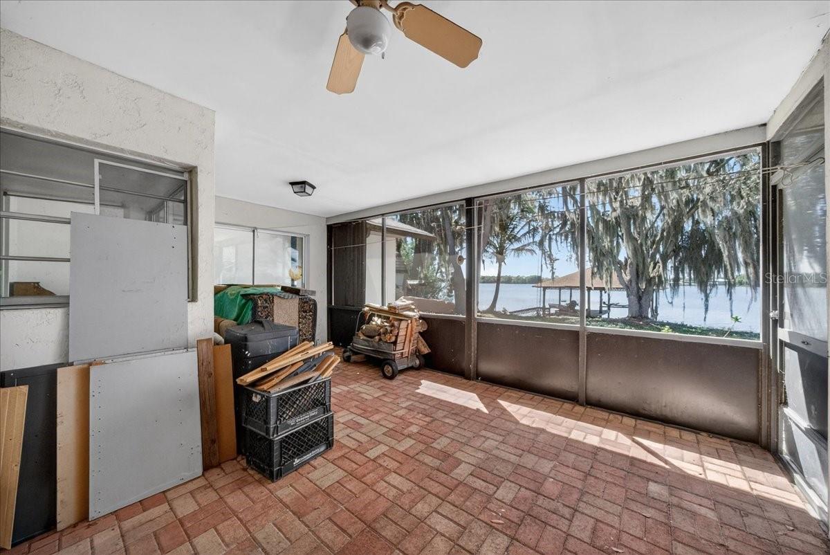 Image 33 of 39 For 189 Autumn Avenue