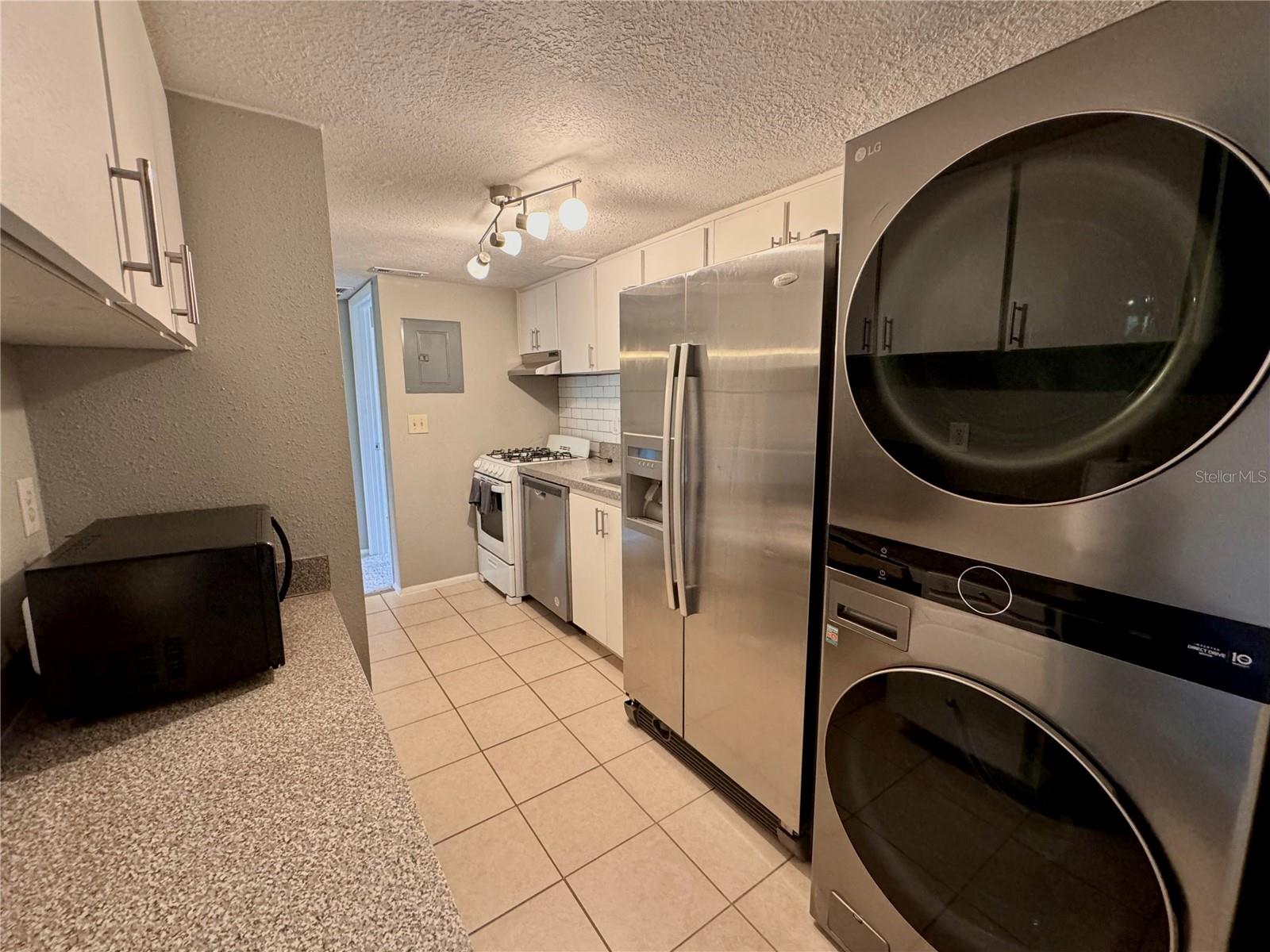 Image 6 of 23 For 120 Blue Point Way 320