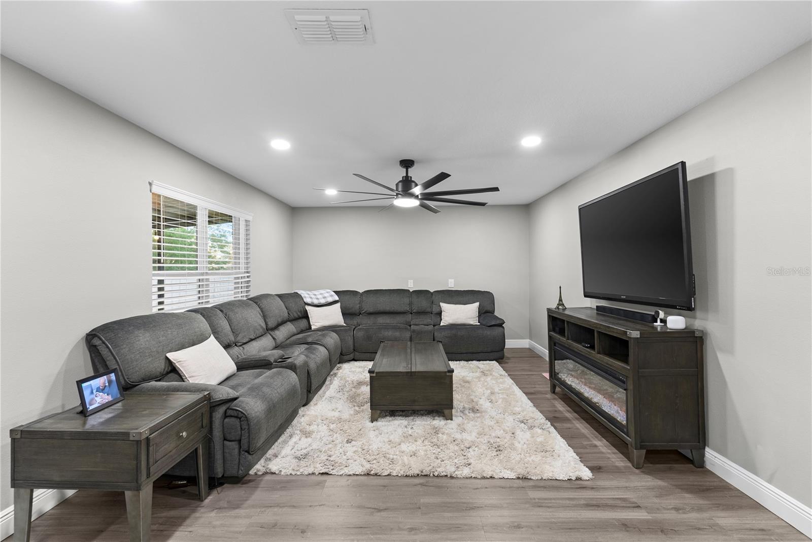 Listing photo id 11 for 3233 White Blossom Lane