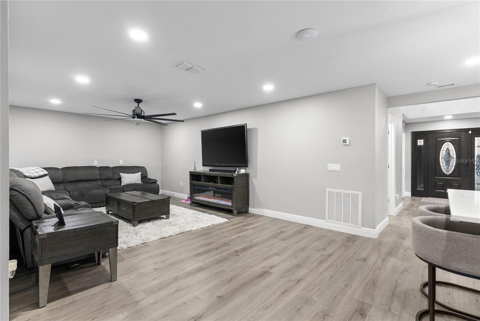 Listing photo id 12 for 3233 White Blossom Lane