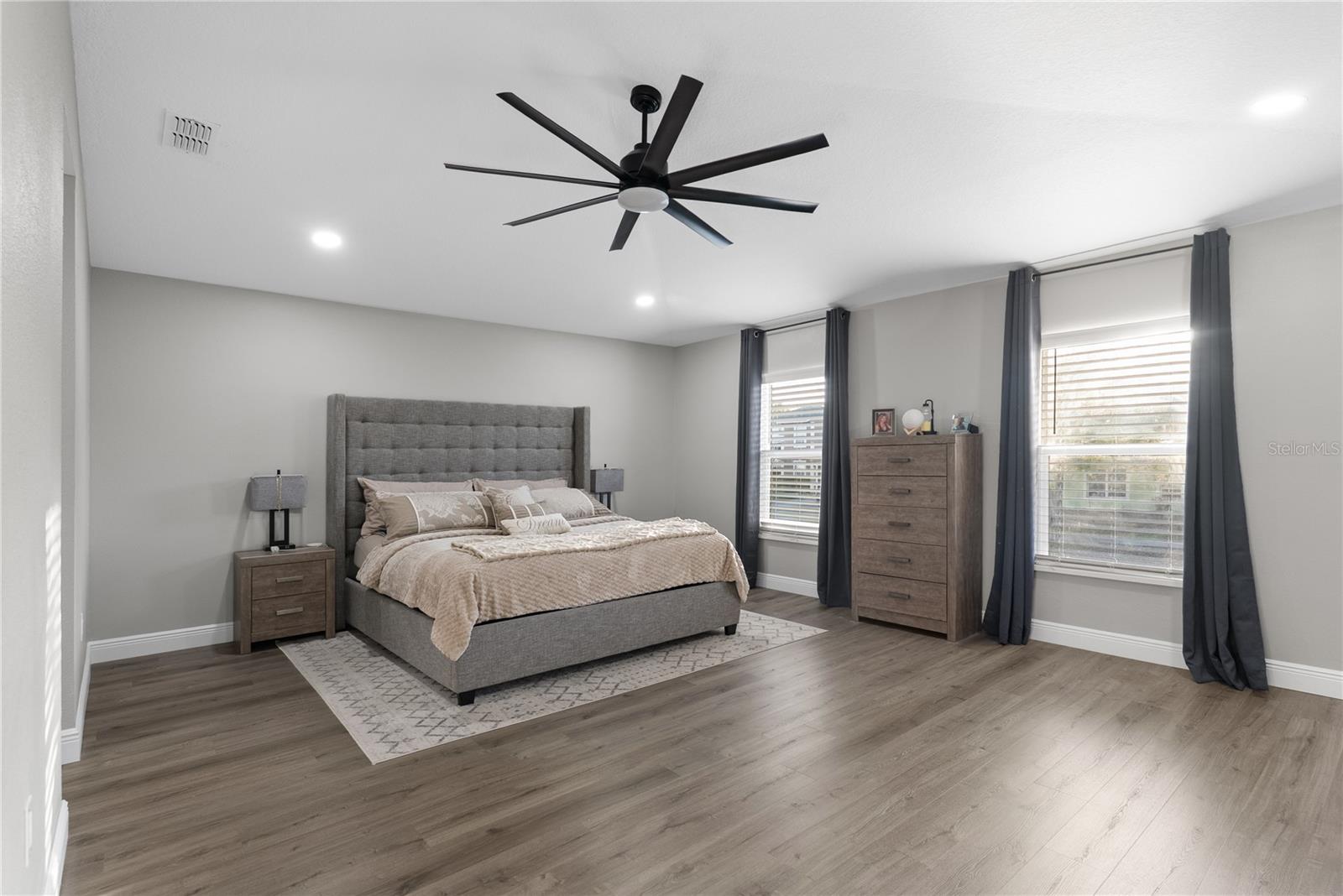 Listing photo id 13 for 3233 White Blossom Lane