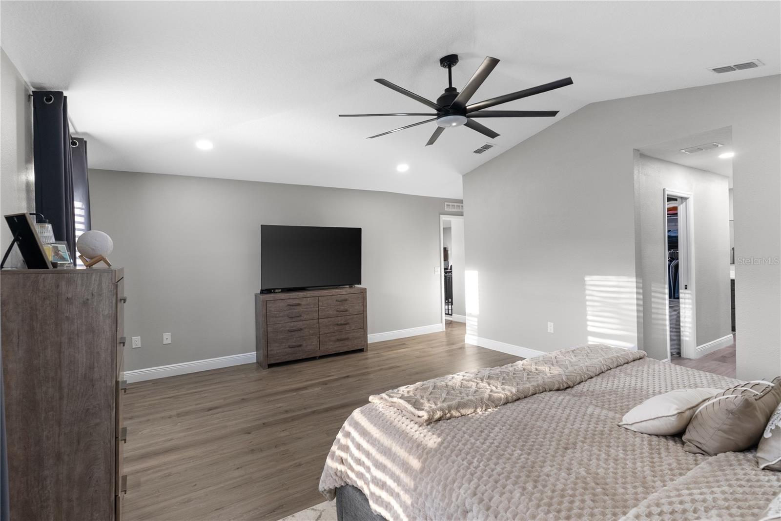 Listing photo id 15 for 3233 White Blossom Lane