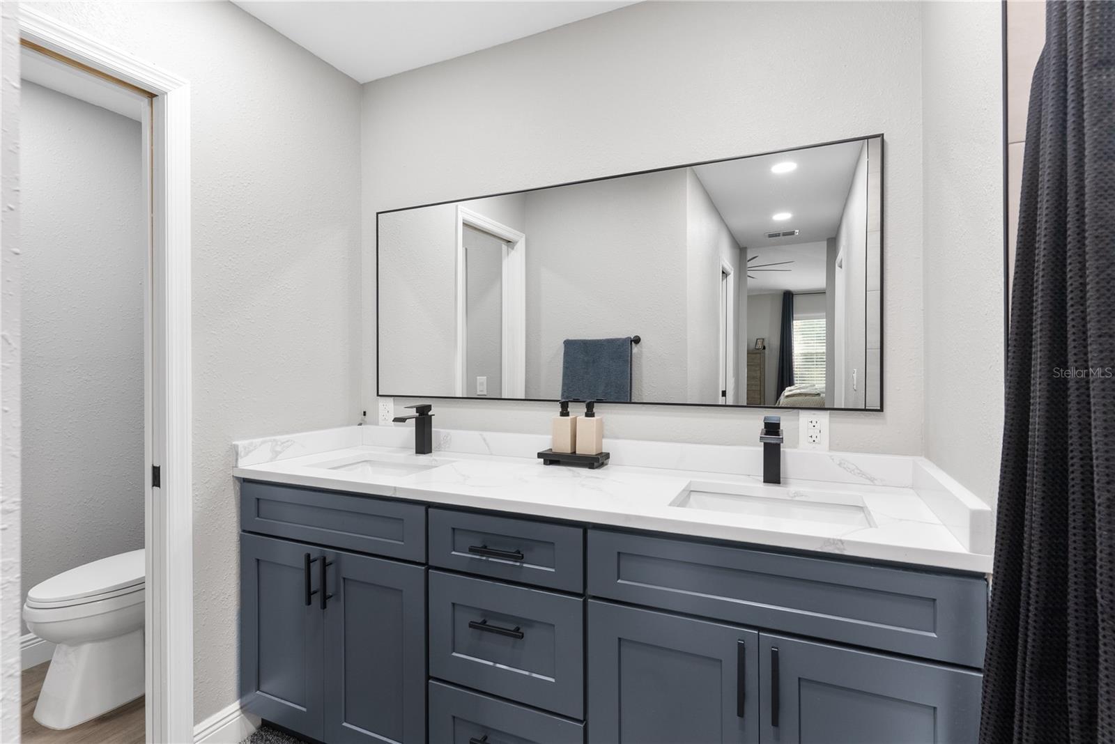 Listing photo id 17 for 3233 White Blossom Lane