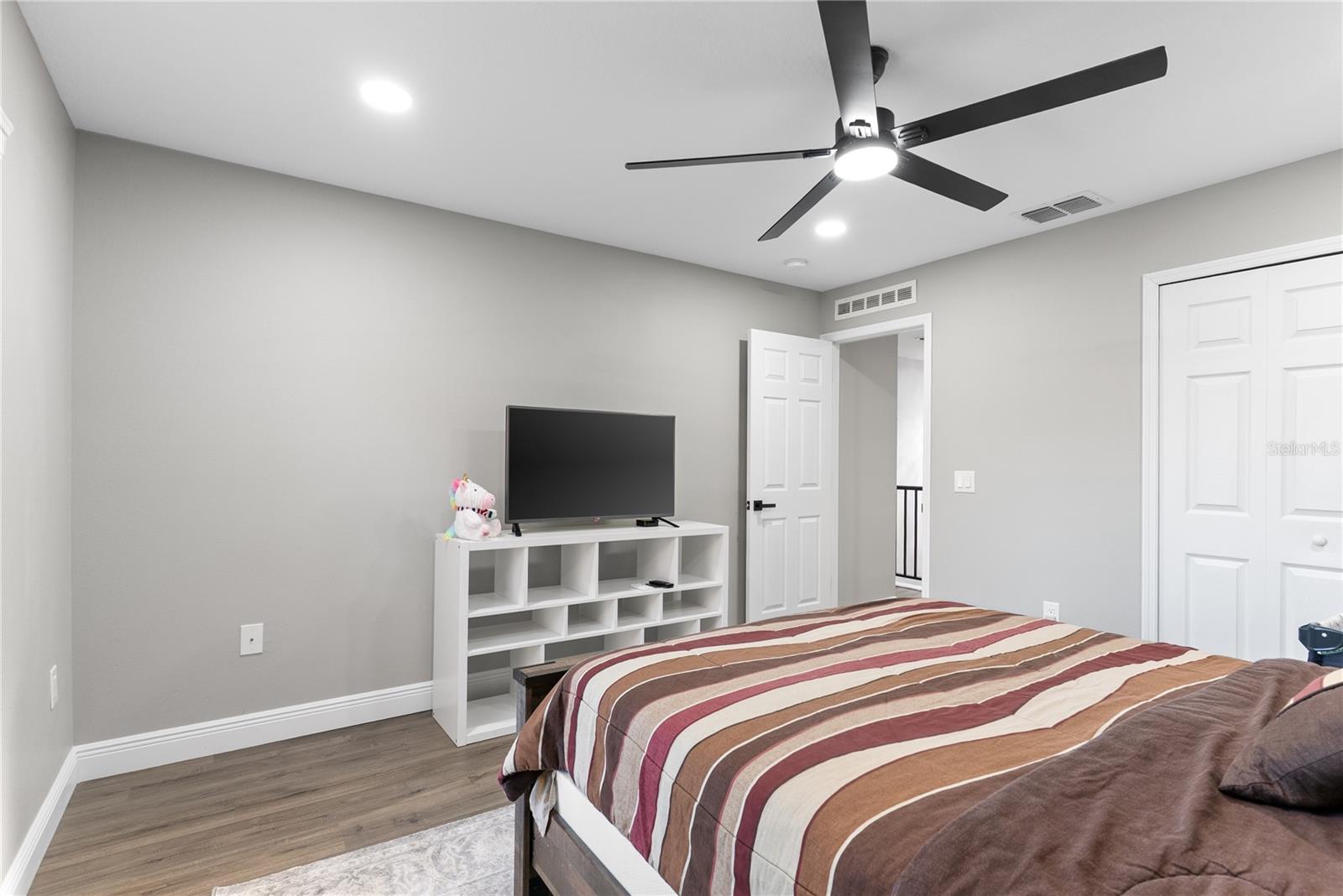 Listing photo id 23 for 3233 White Blossom Lane