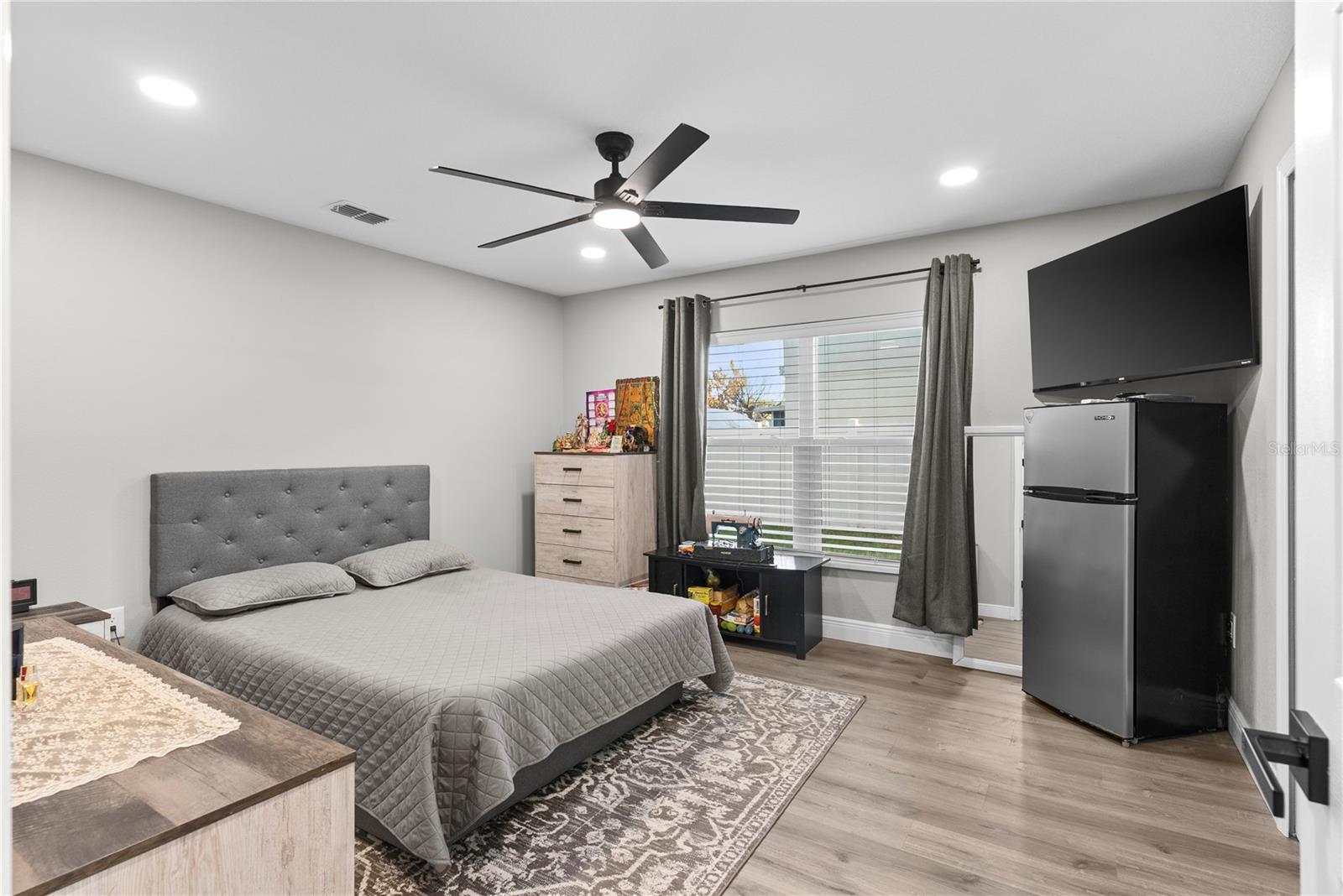 Listing photo id 5 for 3233 White Blossom Lane