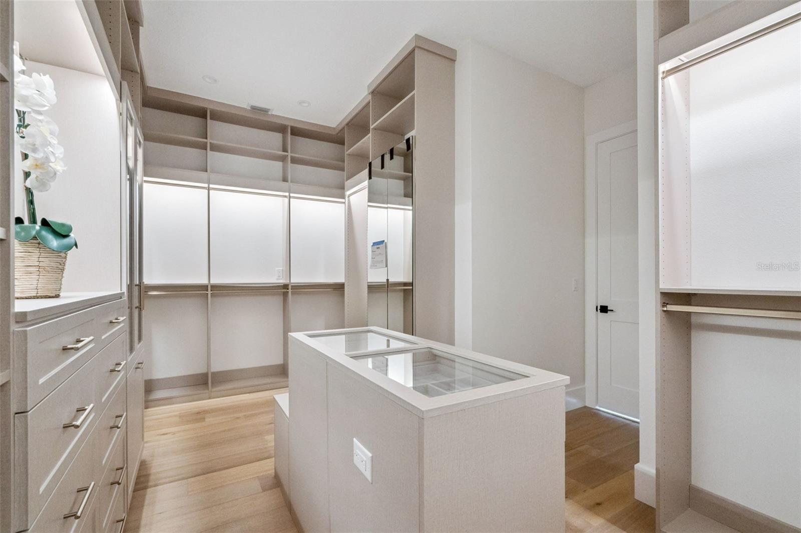 Image 35 of 66 For 1782 Pine Avenue