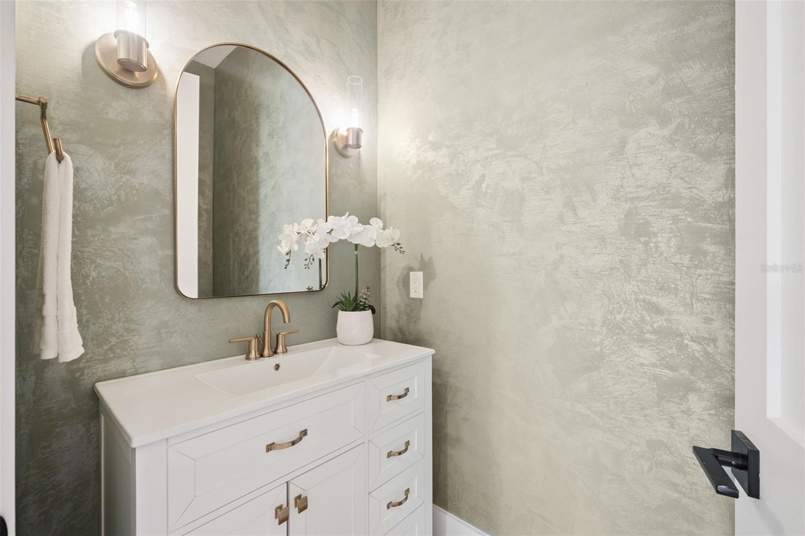 Image 37 of 66 For 1782 Pine Avenue