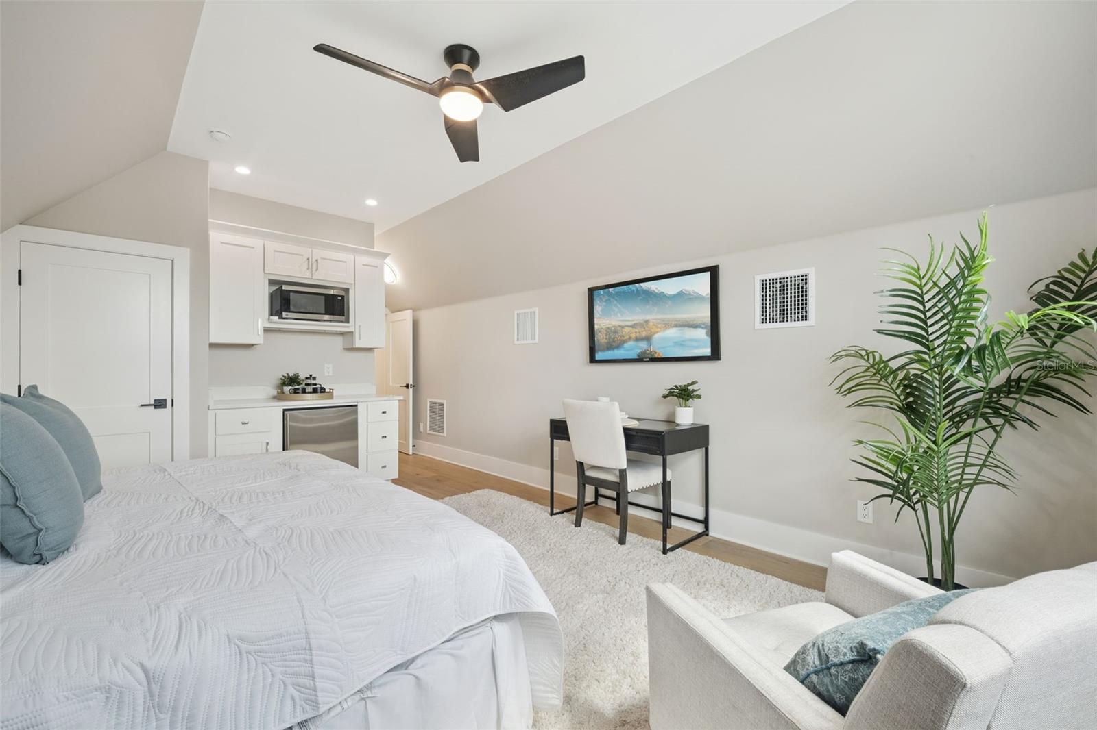 Image 43 of 66 For 1782 Pine Avenue