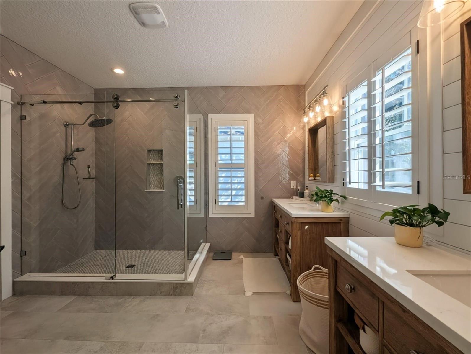 Image 12 of 20 For 876 Landrum Drive