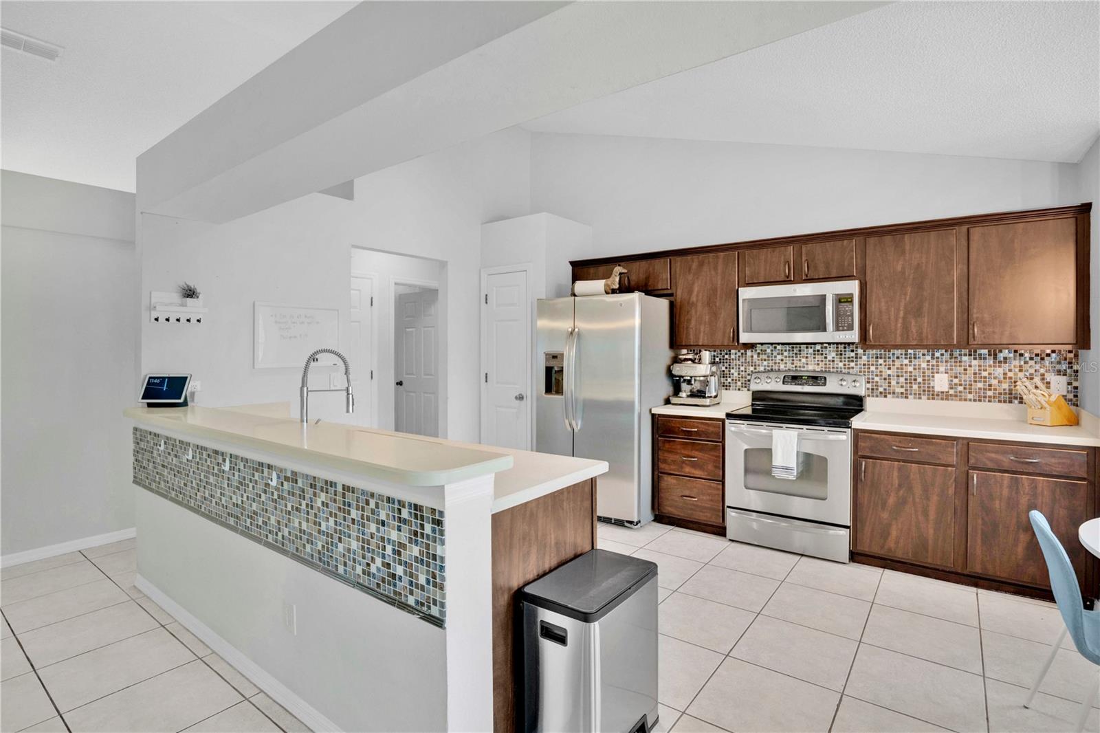 Image 13 of 42 For 638 Appleton Place