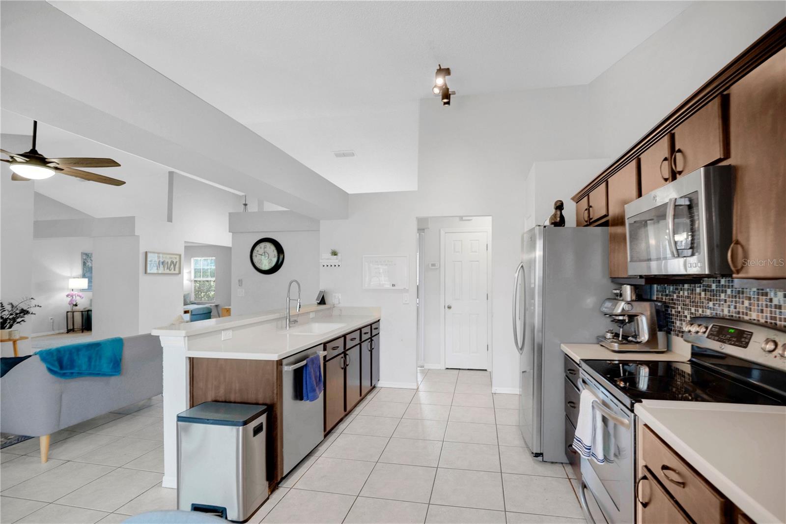 Image 14 of 42 For 638 Appleton Place