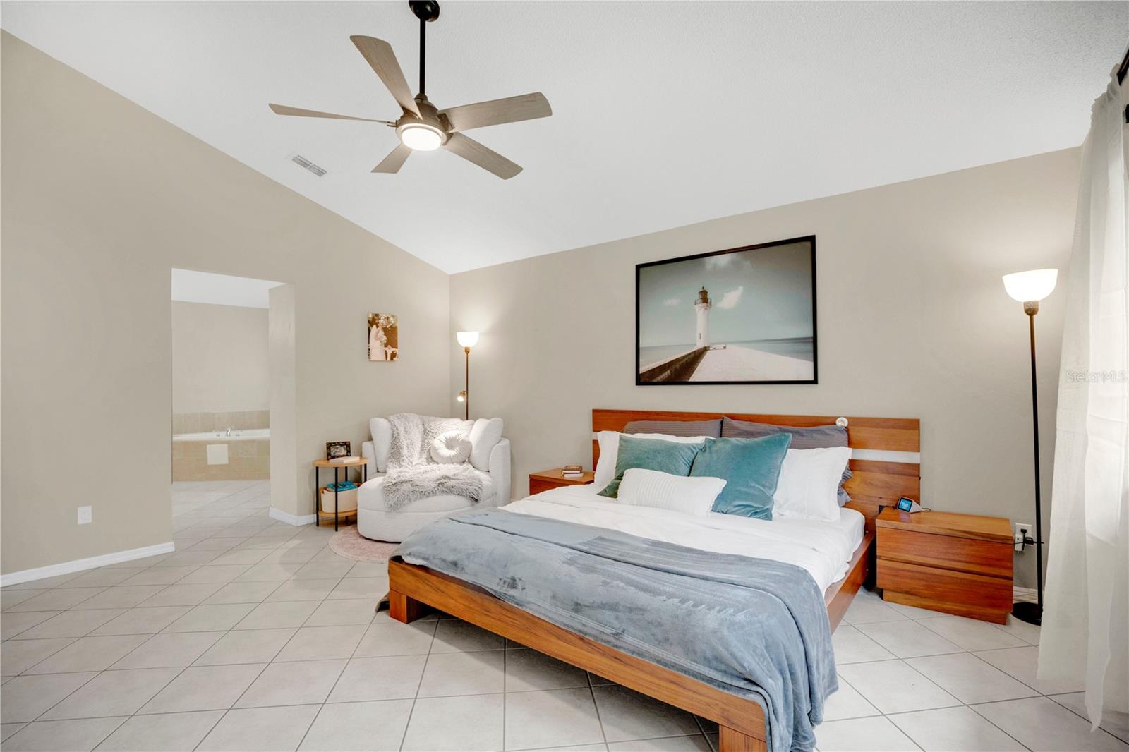 Image 17 of 42 For 638 Appleton Place