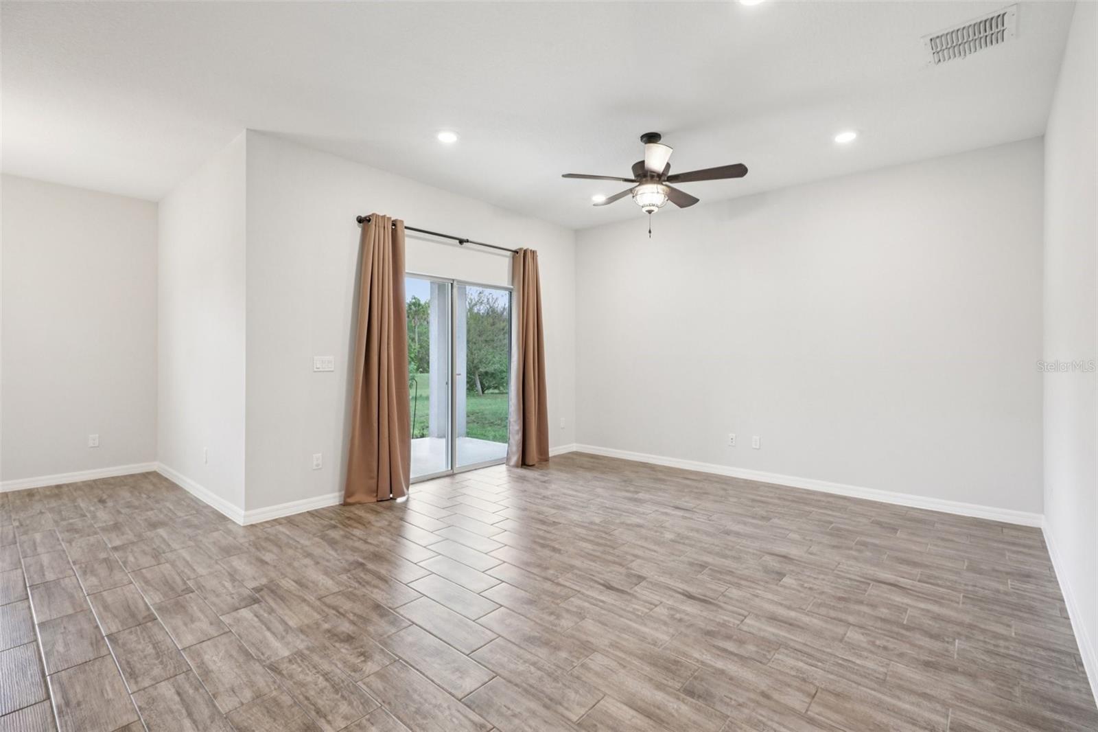 Image 5 of 29 For 3360 Curlew Avenue